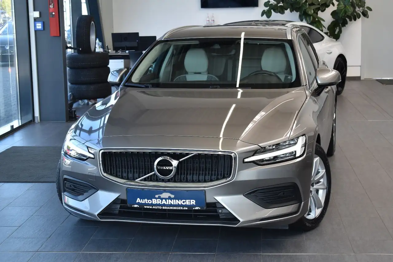 Volvo V60 D3 Momentum Pro Aut. LED~RFKam~VirtualCockp. — photo 1 of 20