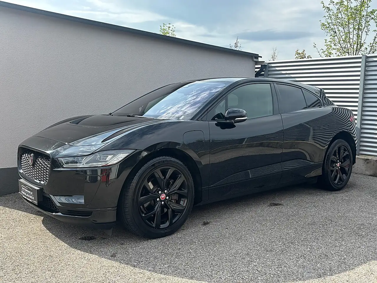Jaguar I-Pace Austria Edition EV320 AWD BLACK-BLACK/MATRIX/PA... — photo 1 of 40