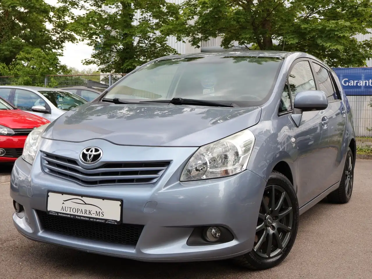 Toyota Verso 2.2 D-4D Automatik Life TÜV-PDC-Klima-Temp — photo 1 of 39