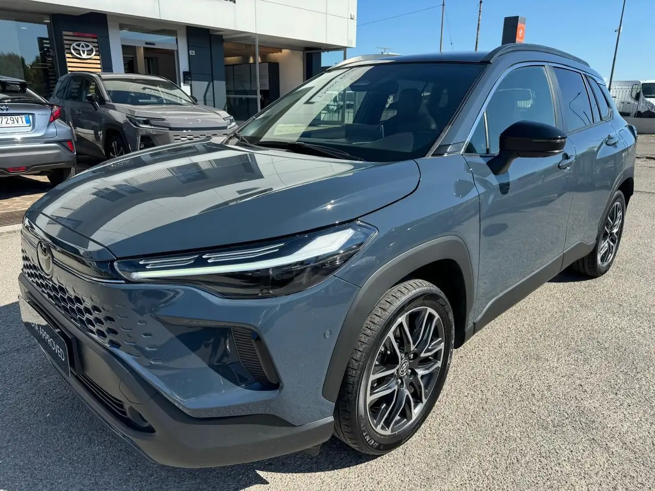 Toyota Corolla Cross Hybrid 200 Premium AWD — photo 1 of 15