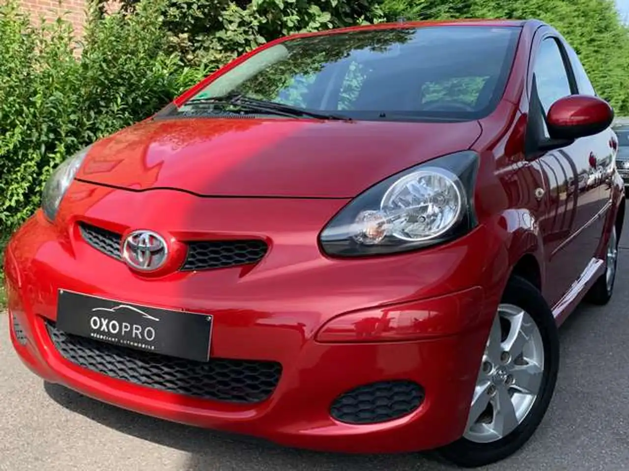 Toyota Aygo 1.0 Essence 68CV / Airco / Série MIAMI / 5 Portes / Radio CD / Jantes Alu / GARANTIE 12 MOIS / — photo 1 of 19