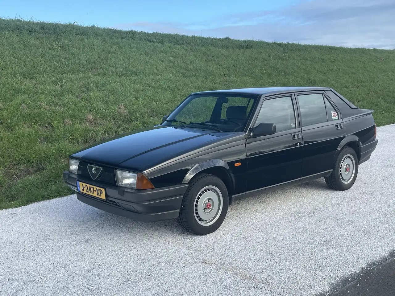 Alfa Romeo 75 1.8 IE Epoca — photo 1 of 14