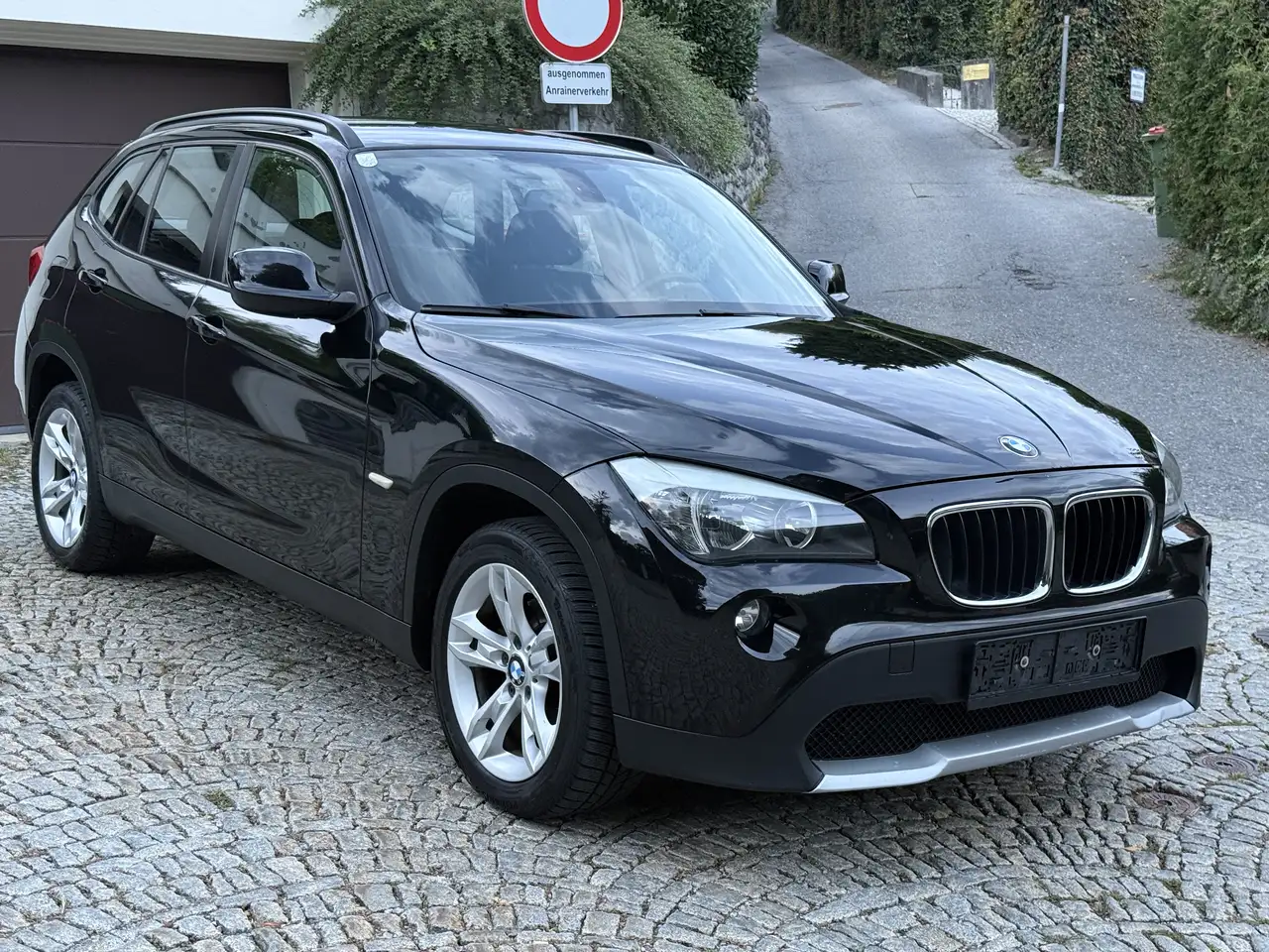 BMW X1 sDrive18d — photo 1 of 10