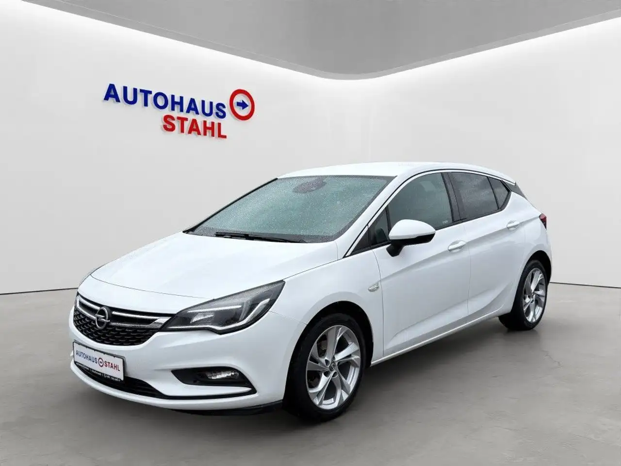 Opel Astra 1.4 Turbo Dynamic — photo 1 of 26