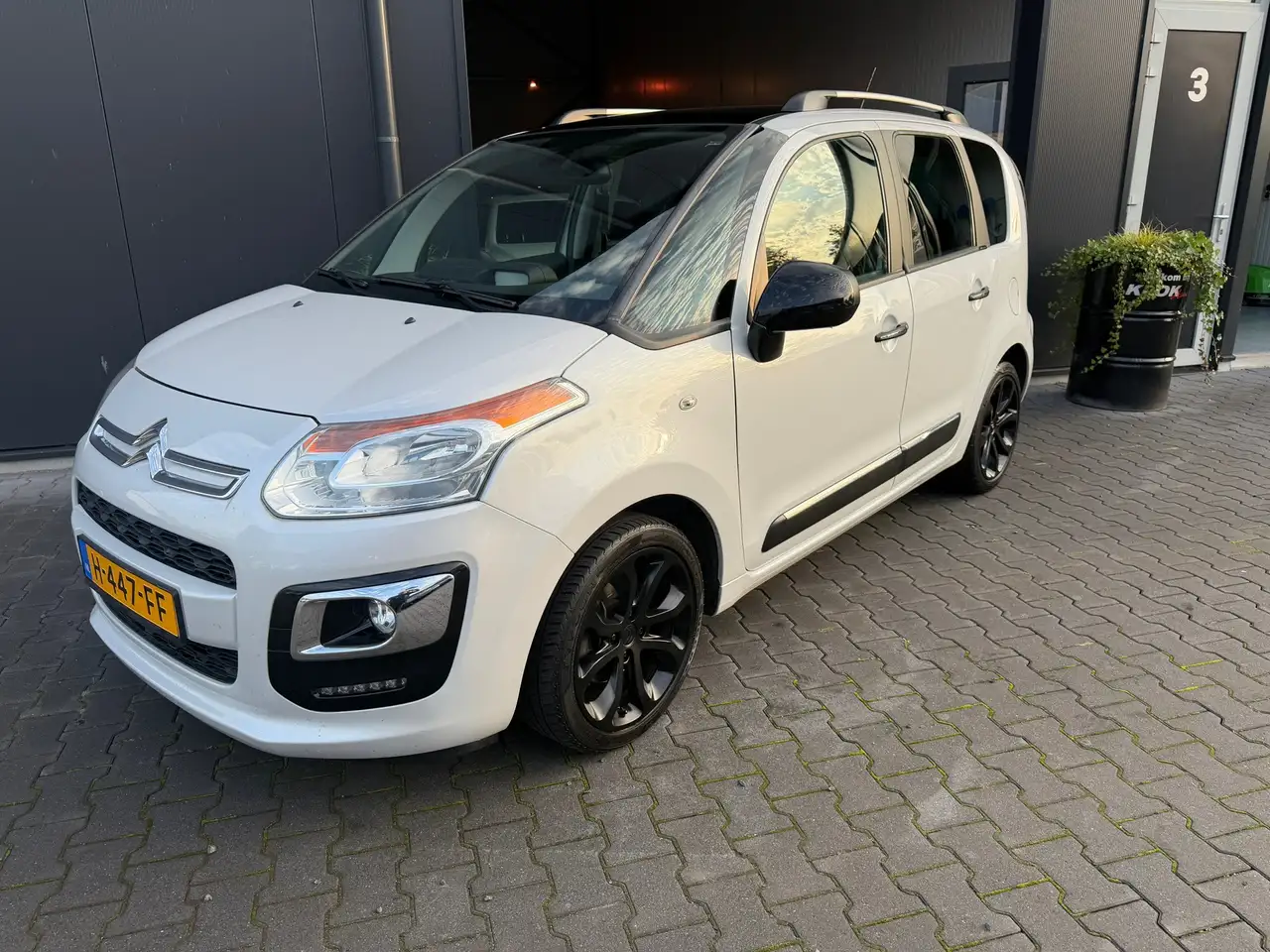Citroen C3 Picasso 1.2 PureTech Exclusive 103.000 KM !! — photo 1 of 26