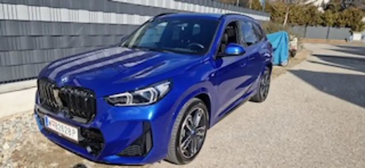 BMW iX1 iX1 xDrive30 64,7kWh — photo 1 of 6