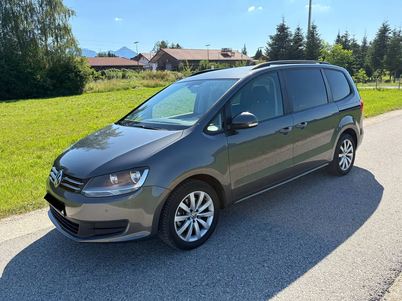 Volkswagen Sharan Sharan 2.0 TDI BlueMotion Technology Trendline — photo 1 of 22