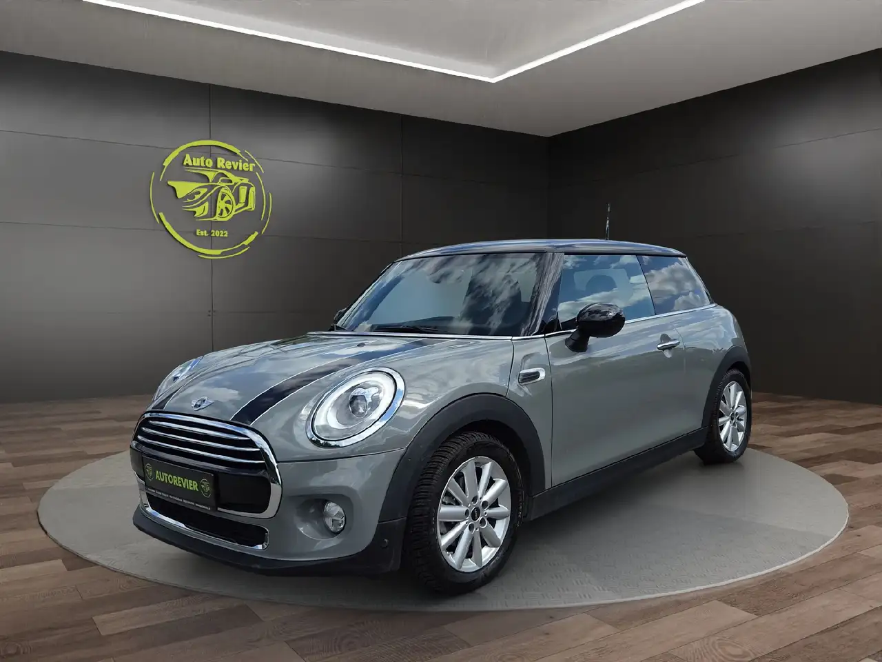 MINI Cooper — photo 1 of 24