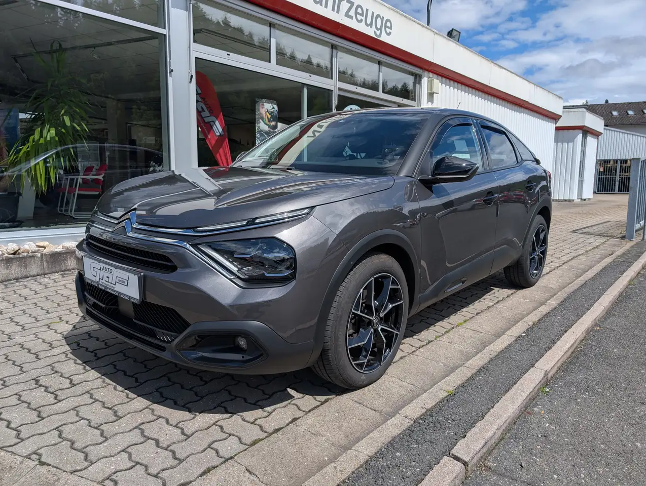 Citroen C4 PureTech 130 Feel — photo 1 of 15