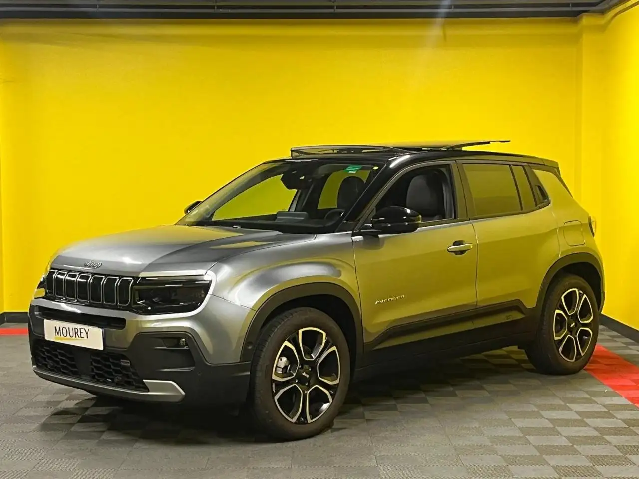 Jeep Avenger SUMMIT 115 KW %2B TOIT OUVRANT %2B PACK CUIR %2B SIEGES ELECTRIQUES — photo 1 of 40