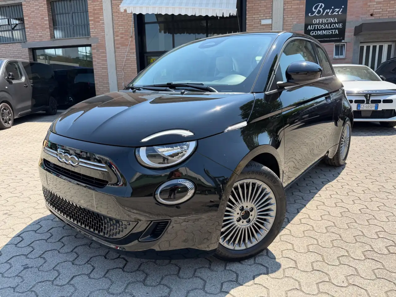 Fiat 500 500 Berlina Hybrid Icon — photo 1 of 13