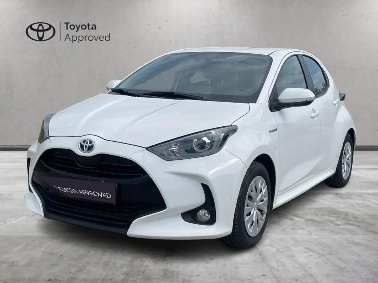 Toyota Yaris 1.5 Hybrid 5 porte Active — photo 1 of 15