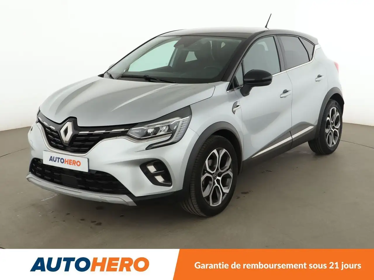 Renault Captur 1.3 TCe Intens EDC — photo 1 of 29