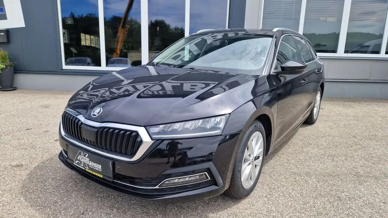 Skoda Octavia Combi 2,0 TDI Premium DSG ''1.Besitz'' — photo 1 of 23