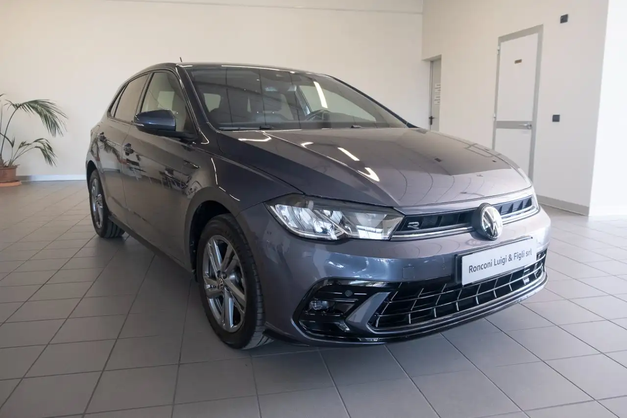 Volkswagen Polo 1.0 tsi R-Line 95cv — photo 1 of 12
