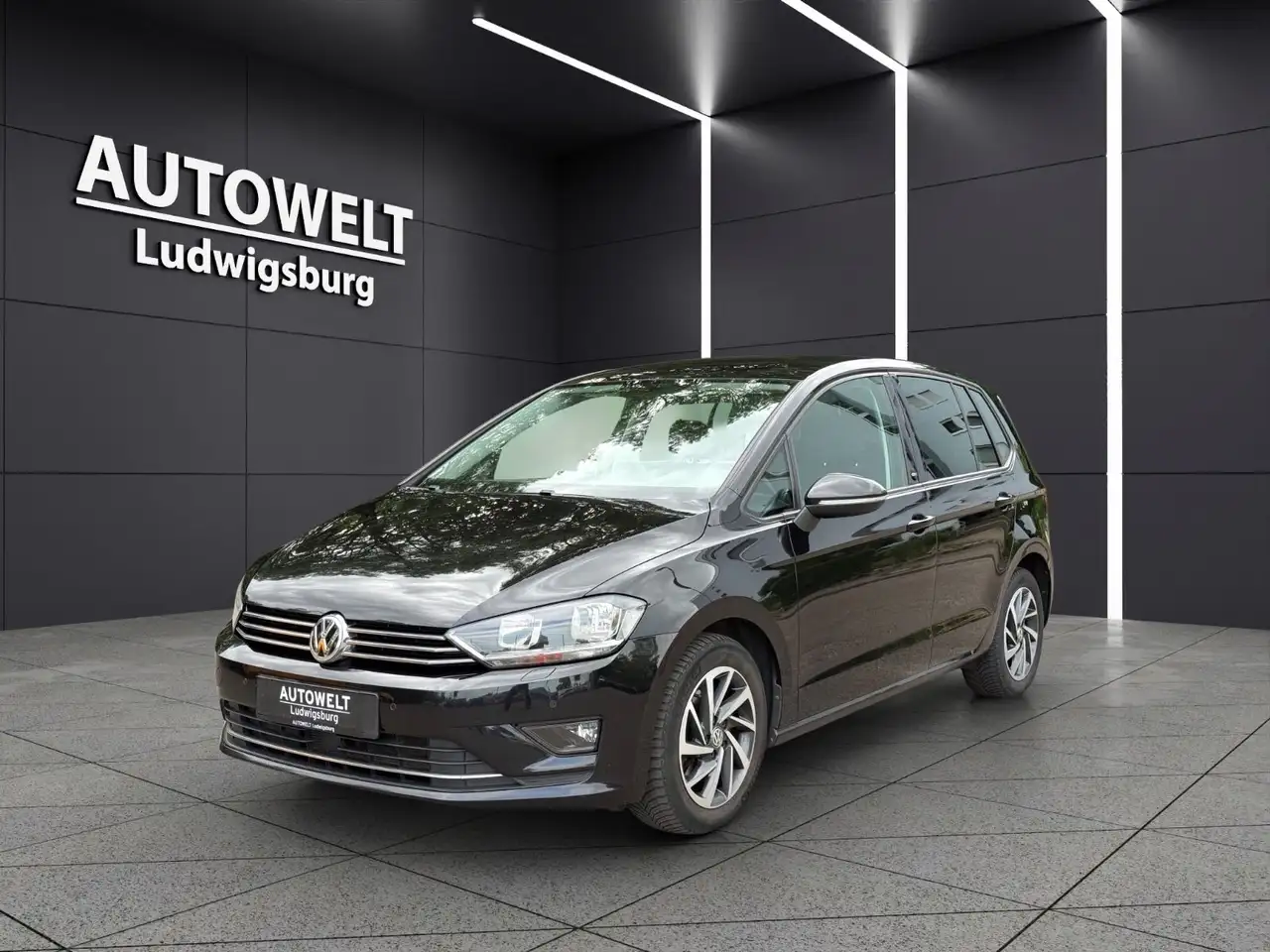 Volkswagen Golf Sportsvan VII 1.4TSI Sound DSG ACC-NAVI-PDC — photo 1 of 18