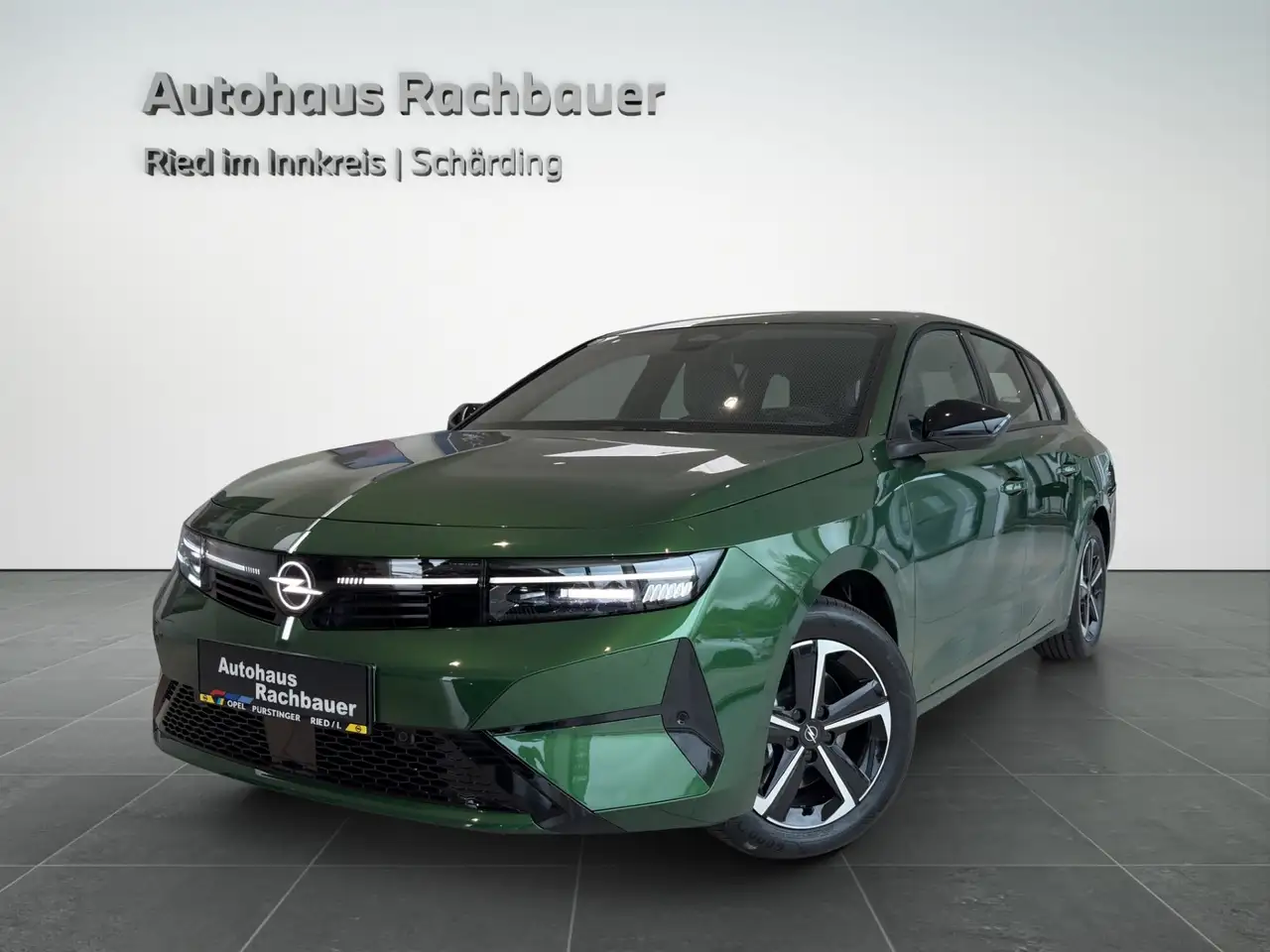Opel Astra ST 1,2 Turbo MHEV Business Edition — photo 1 of 20