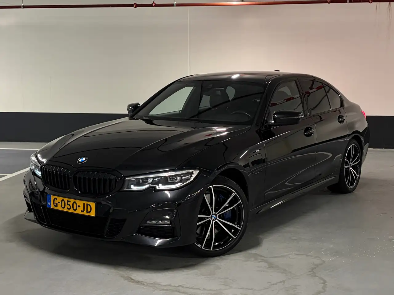 BMW 330 330e M sport - H&K - Head up - Dealer onderhouden — photo 1 of 31