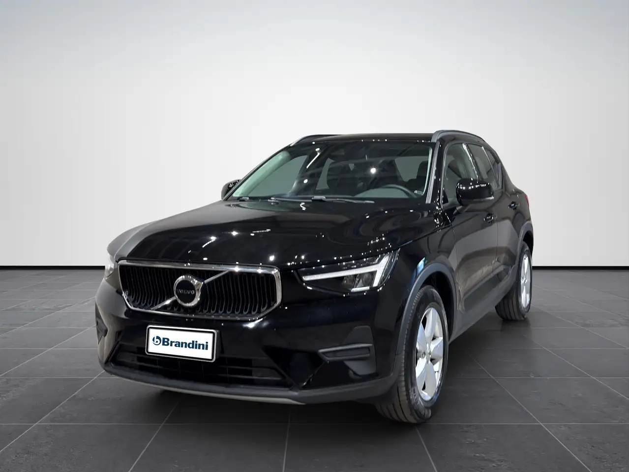 Volvo XC40 1.5 T2 Momentum Core — photo 1 of 15