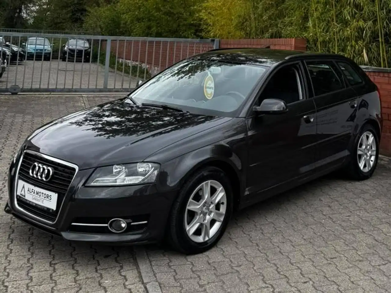 Audi A3 2.0 TDI Attraction // Automatik // 2-Hand // Audi Scheckheft // Garantie //// — photo 1 of 23