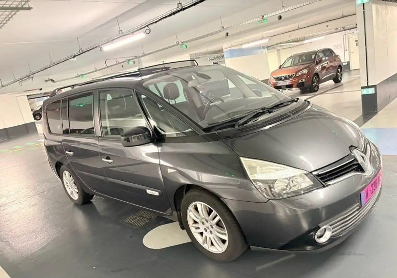 Renault Grand Espace IV 2.0 dci 150 bva6 Iniitale 7pl attelage 1ere main — photo 1 of 9