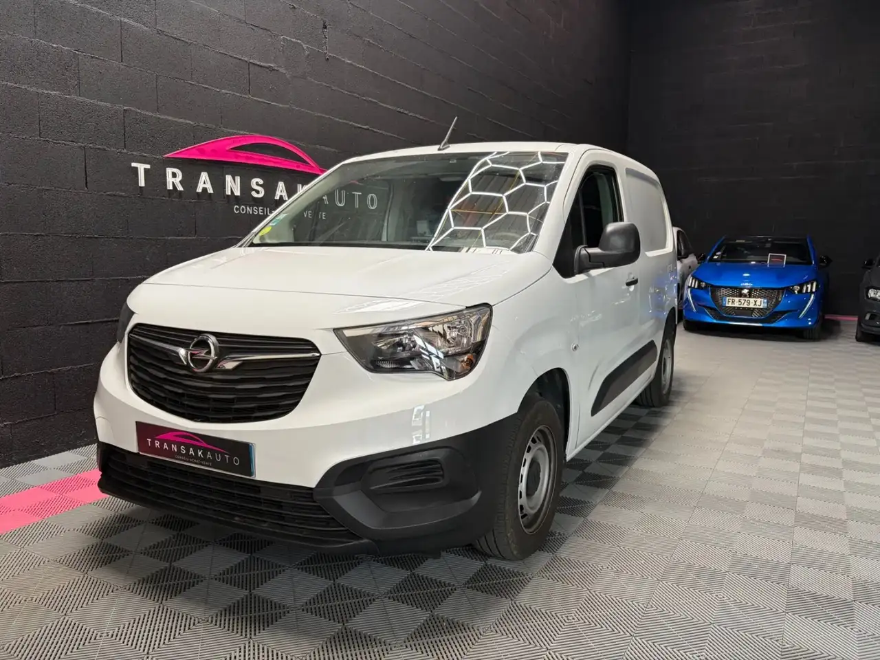 Opel Combo CARGO M 650 KG BLUEHDI 100 S BVM6 TVA NON RECUPERABLE — photo 1 of 36