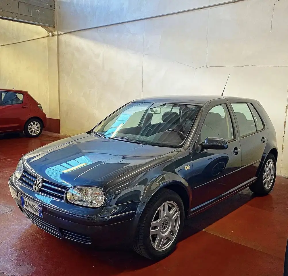 Volkswagen Golf 5p 1.6 Highline 105cv — photo 1 of 1