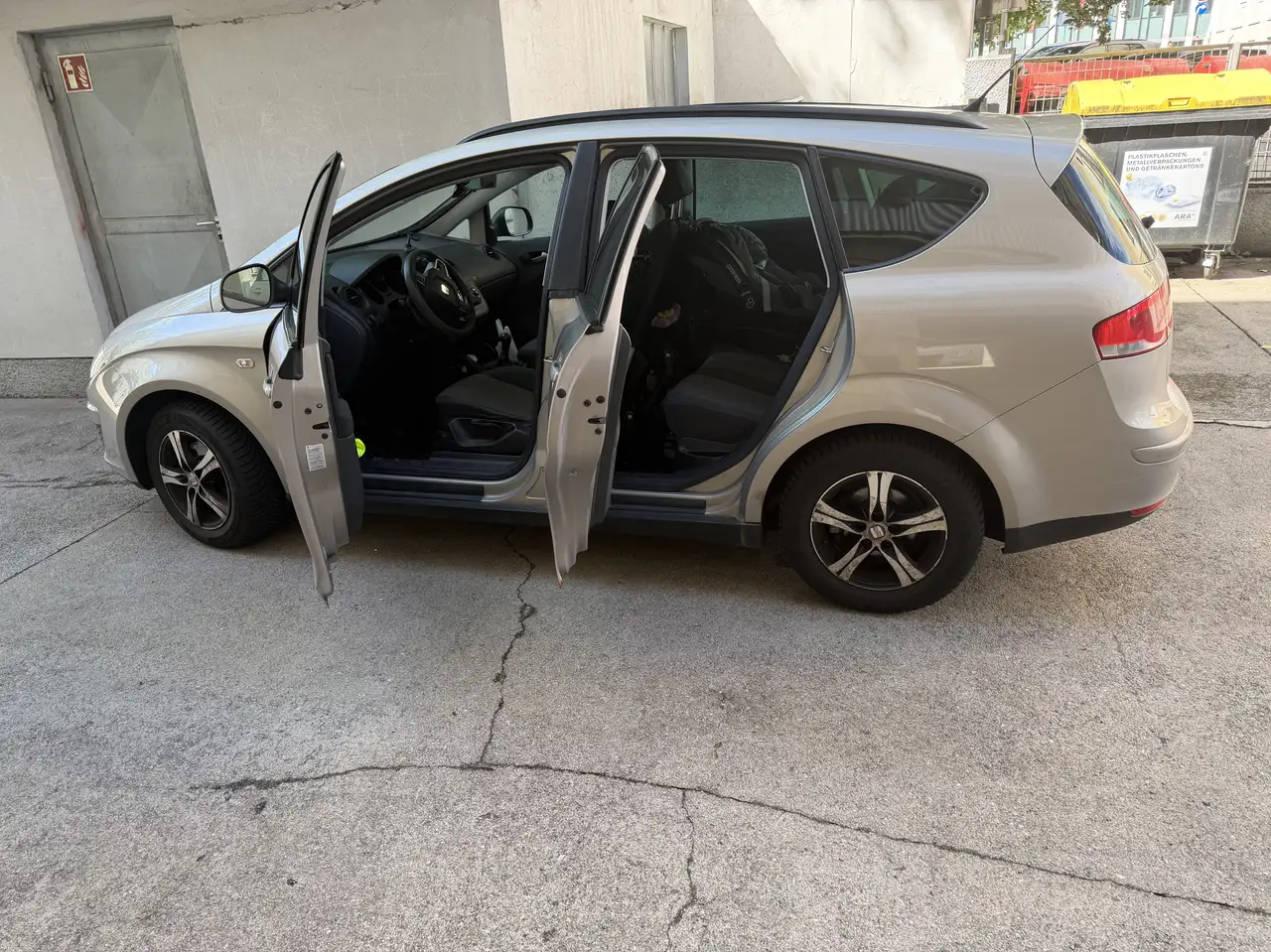 SEAT Altea XL Reference 1,6 CR TDi — photo 1 of 10