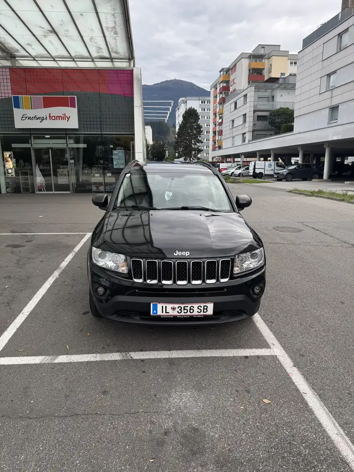 Jeep Compass Sport 4x4 — photo 1 of 15