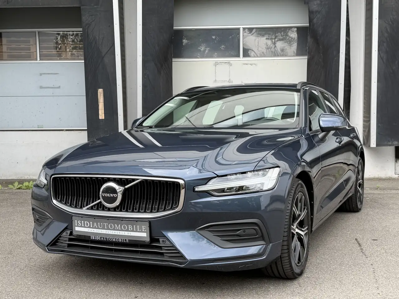 Volvo V60 Essential LED Virtual-Cockpit Rü-Kamera — photo 1 of 39