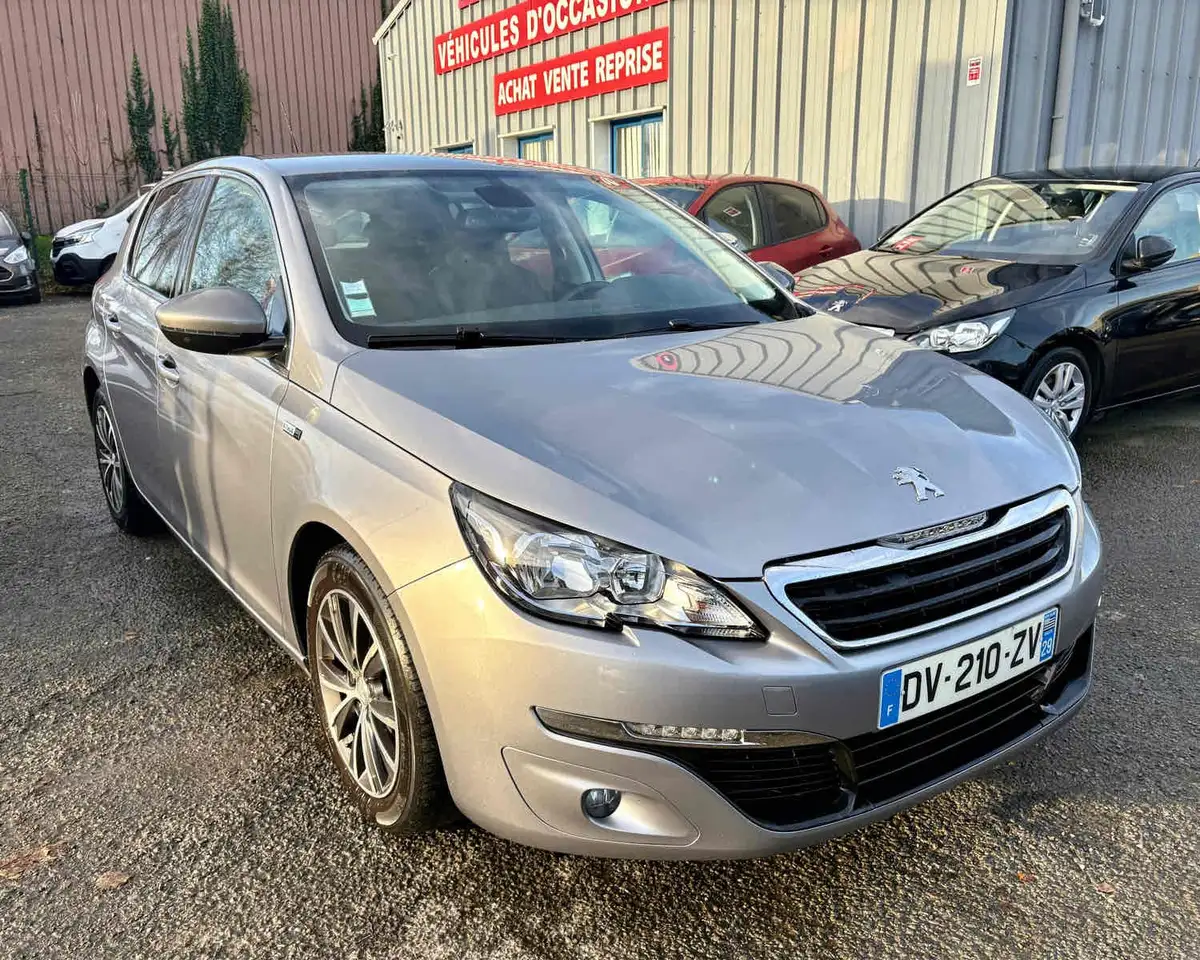 Peugeot 308 II 1.2 Puretech 82ch STYLE 5p — photo 1 of 9