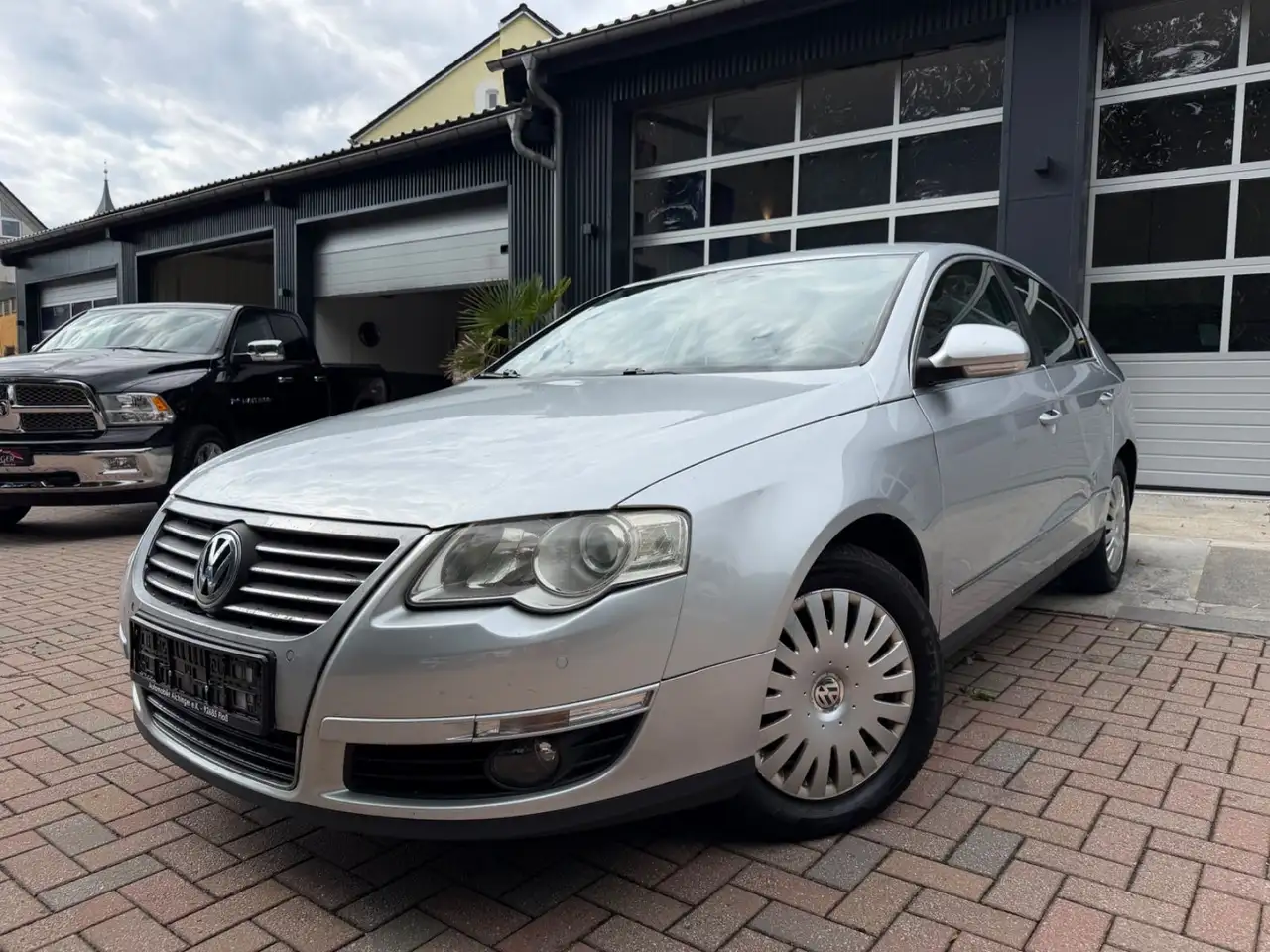 Volkswagen Passat 2.0 TDI Lim. Comfortline 6-Gang — photo 1 of 21