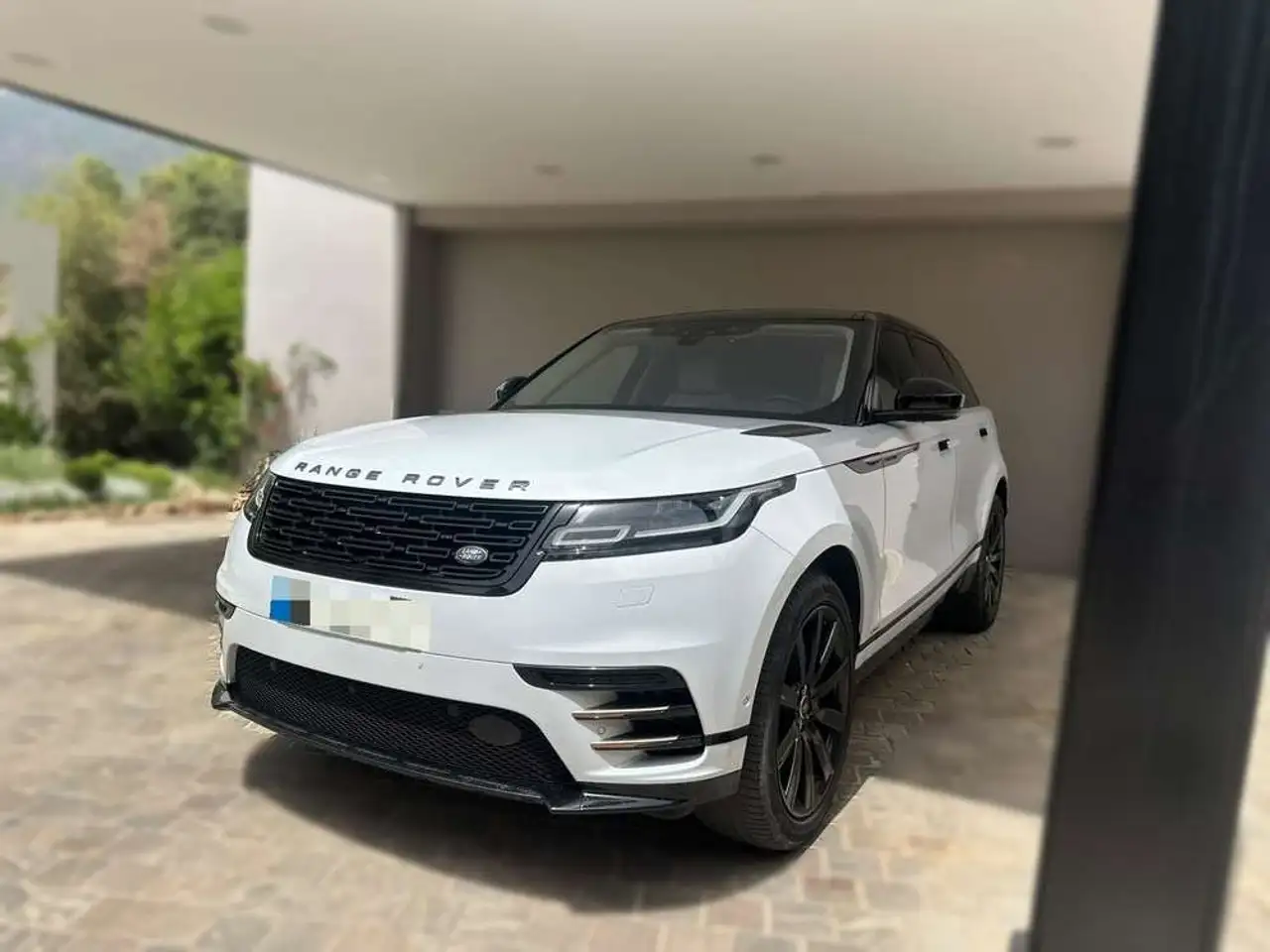 Land Rover Range Rover Velar 2.0 Si4 R-Dynamic S 4WD Aut. 250 — photo 1 of 15