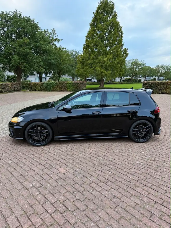 Volkswagen Golf 2.0 TSI R 4M — photo 1 of 9