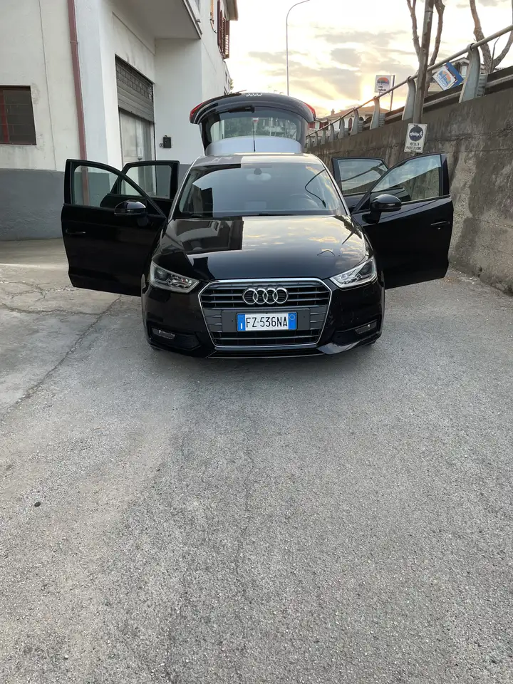 Audi A1 Sportback 1.6 tdi Admired — photo 1 of 11