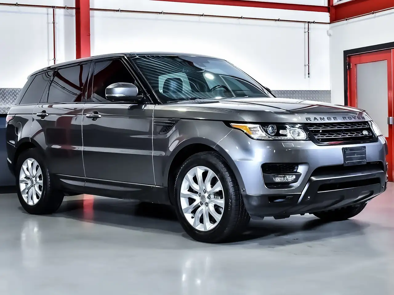 Land Rover Range Rover Sport HSE 3.0L V6 supercharged — photo 1 of 21