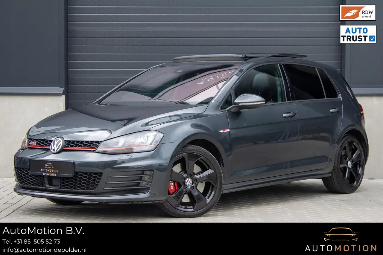 Volkswagen Golf GTI 2.0 TSI Performance PANO CAMERA LEDER ACC — photo 1 of 38