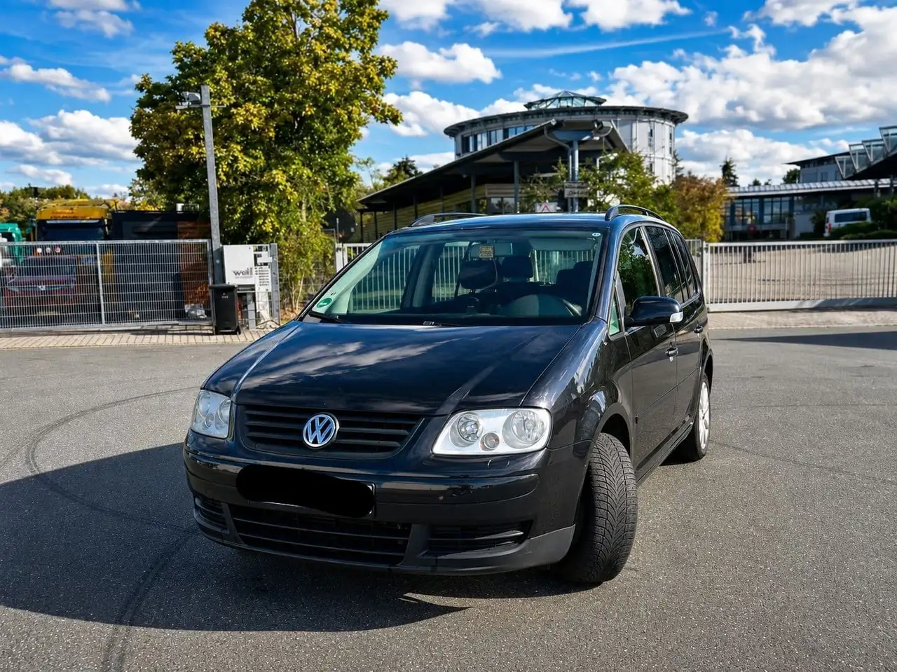 Volkswagen Touran 1.9 TDI Conceptline — photo 1 of 10