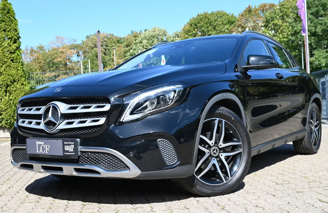 Mercedes-Benz GLA 180 Urban Leder Navi LED Sitzhz 2.Hd — photo 1 of 27
