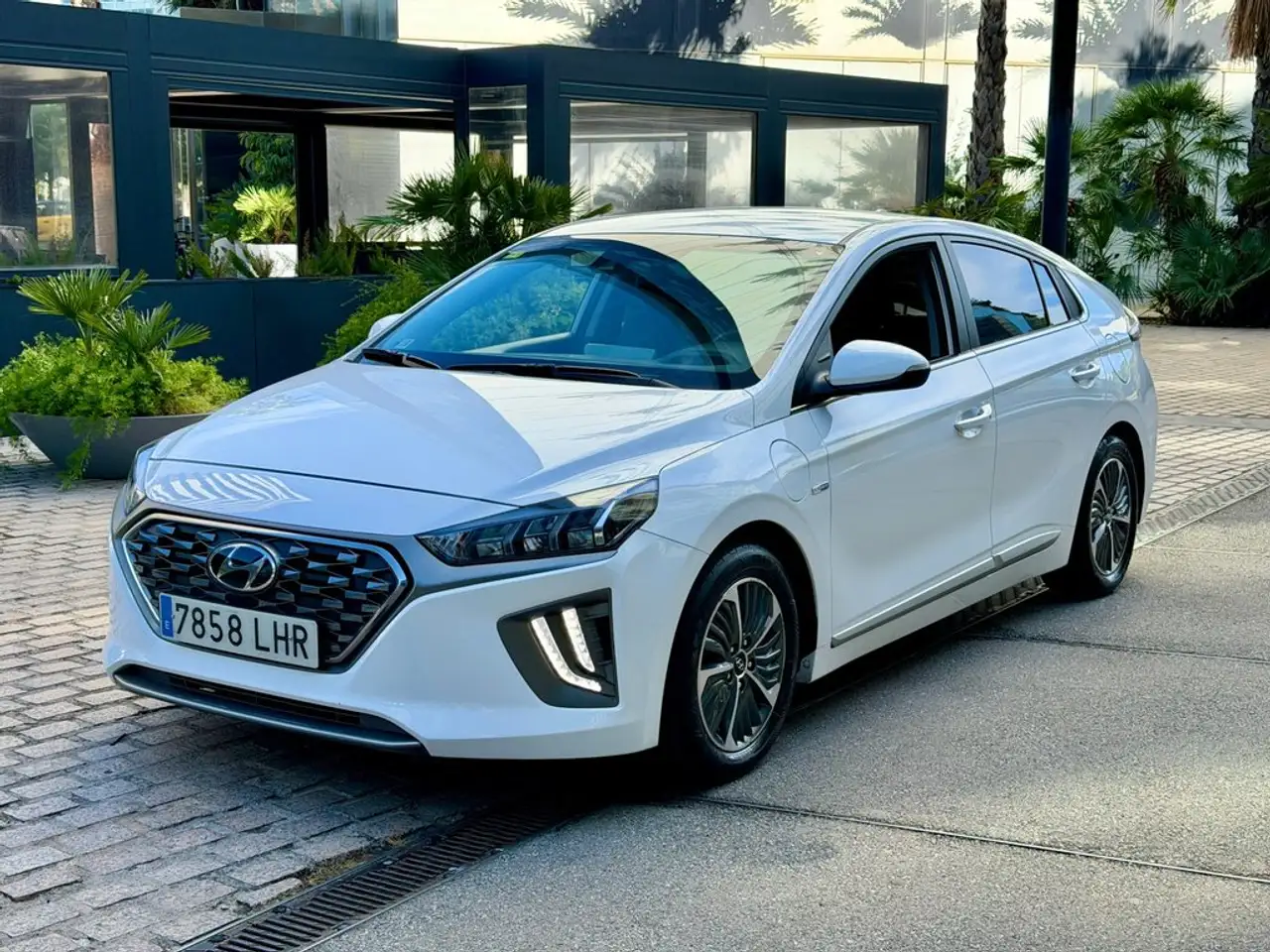 2020 Hyundai IONIQ PHEV 1.6 GDI Tecno, photograph 2