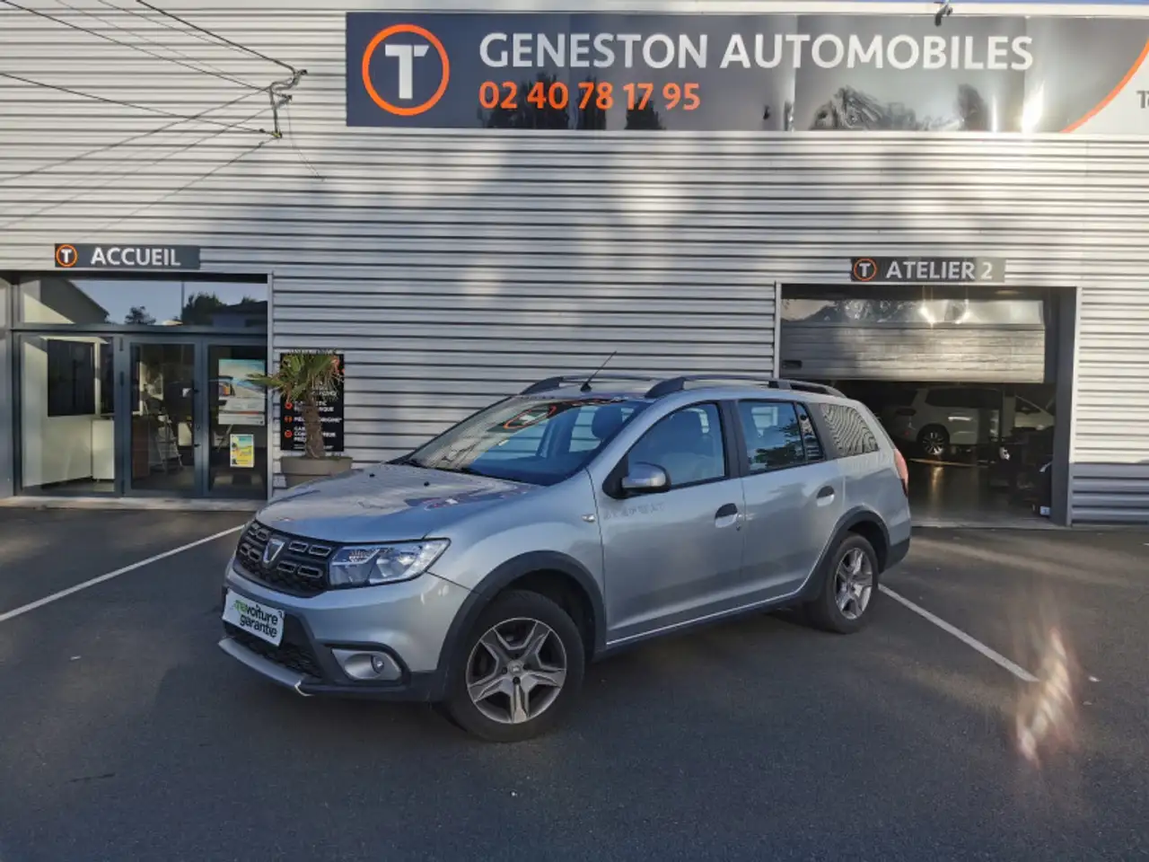 Dacia Logan 1.0 ECO-G 100CH STEPWAY — photo 1 of 8