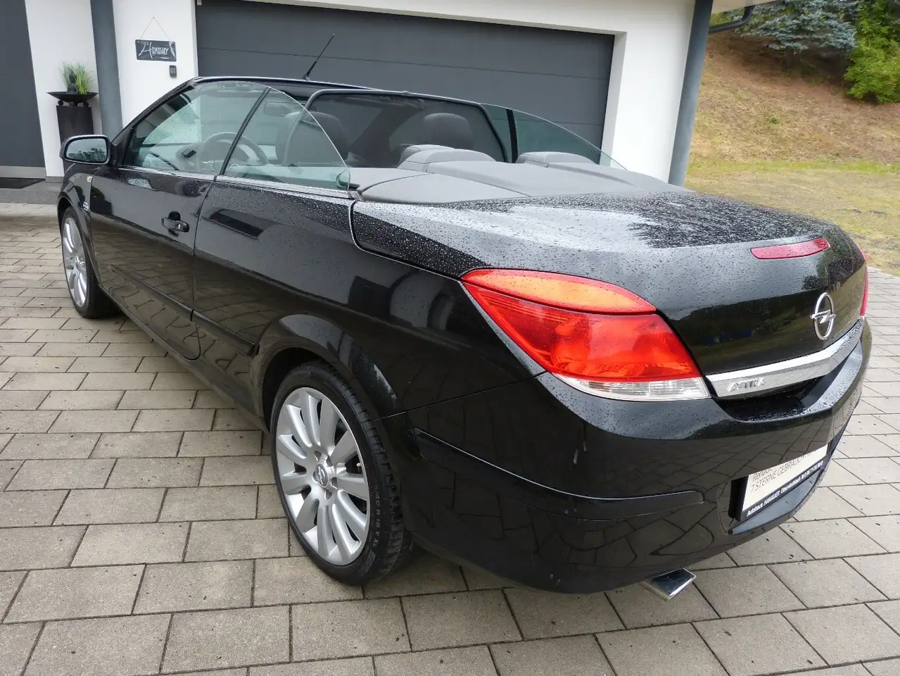 Opel Astra Twin Top Cabrio 1.8 Endless Summer — photo 1 of 15
