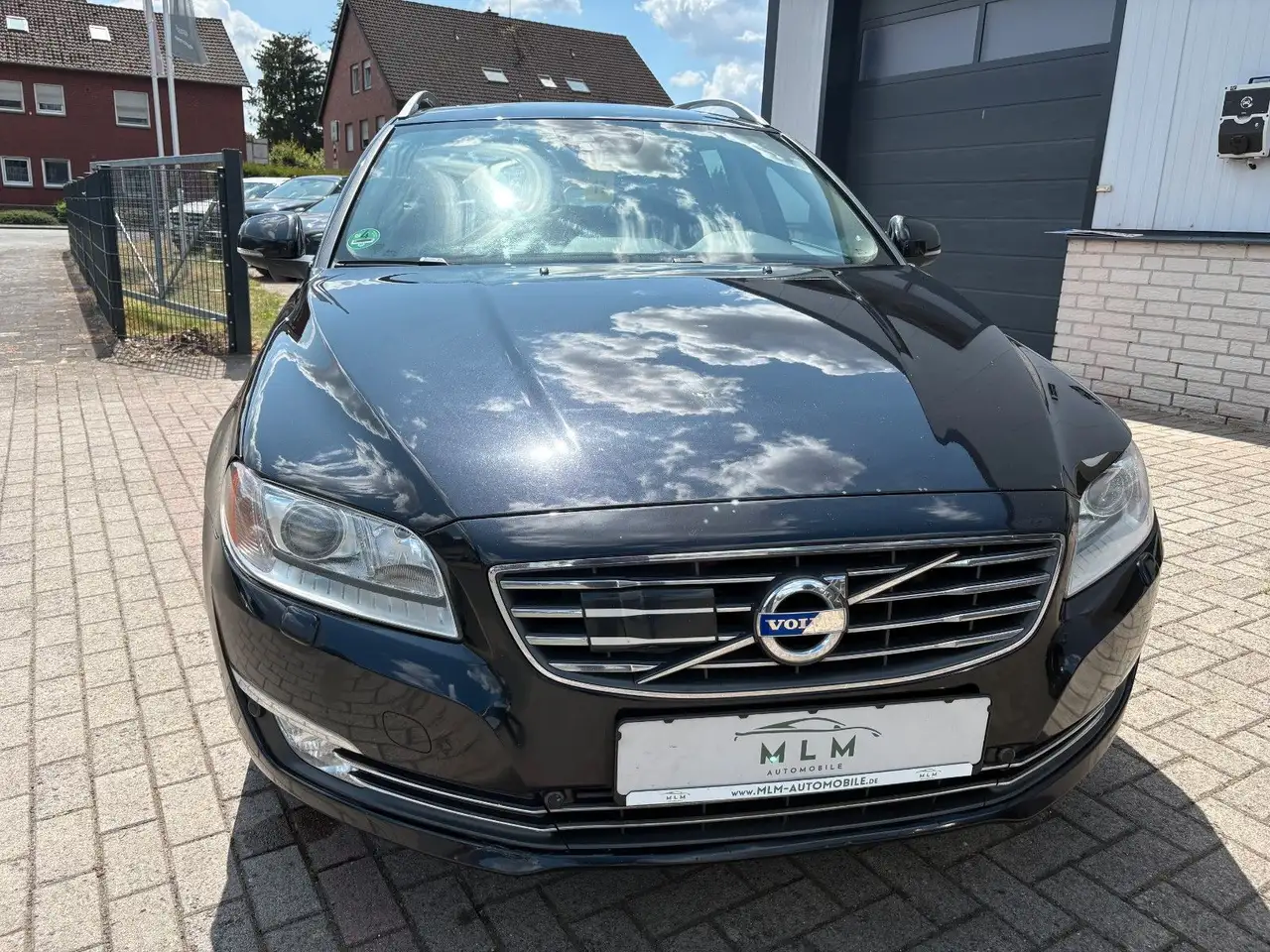 Volvo V70 Kombi Summum AWD, Leder, Navi, Xenon — photo 1 of 31