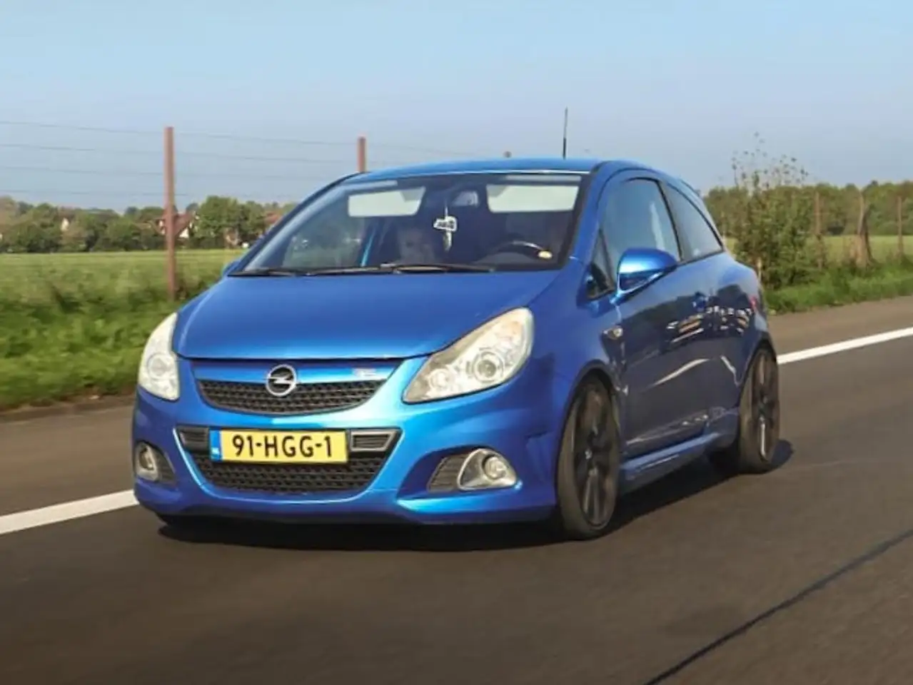 Opel Corsa Corsa 1.6-16V T OPC — photo 1 of 3