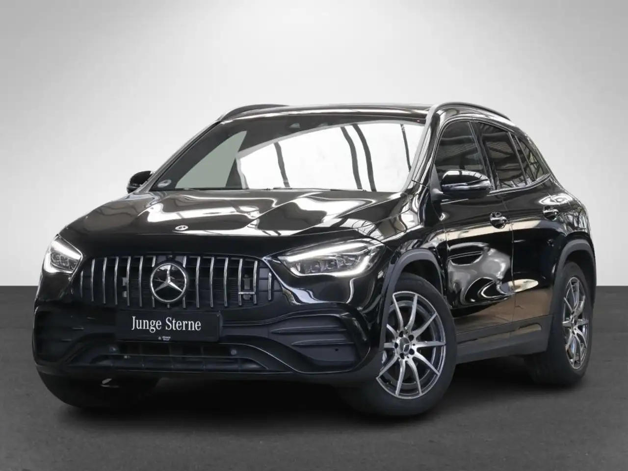 Mercedes-Benz GLA 35 AMG 4Matic 8G-DCT — photo 1 of 19