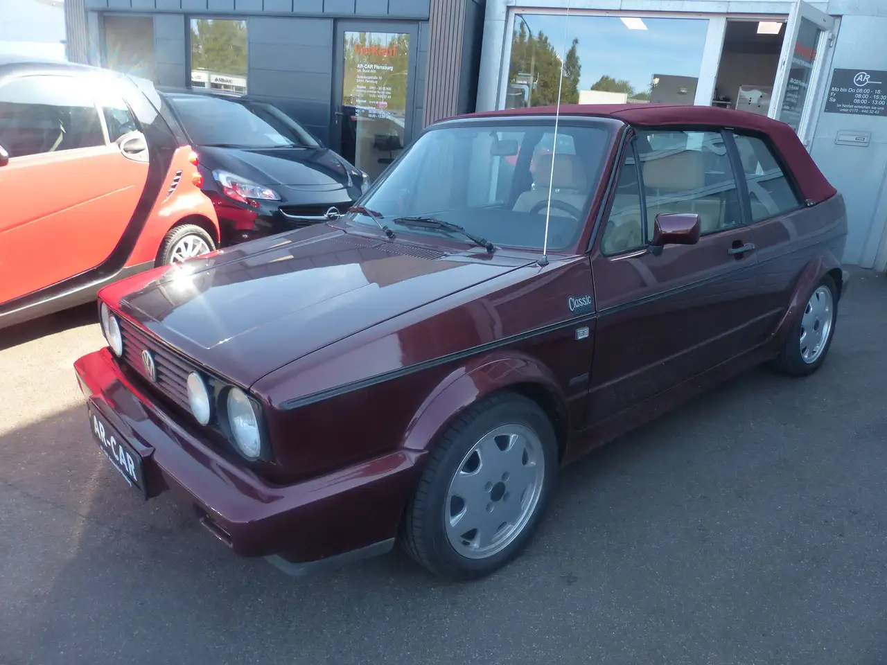 Volkswagen Golf Cabriolet 1 Cabrio Classic Line Karmann 1.8 Lederausstattung Radio Schaltgetriebe 5 Gang Lederlenkrad Oldtimer TÜV — photo 1 of 28