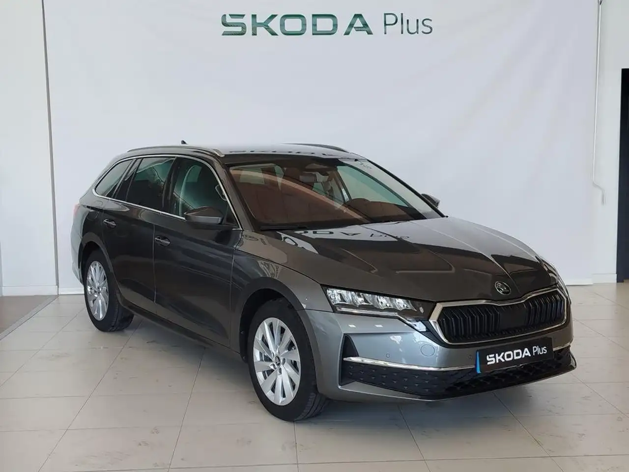 Skoda Octavia Combi 2.0TDI Selection DSG7 110kW — photo 1 of 14