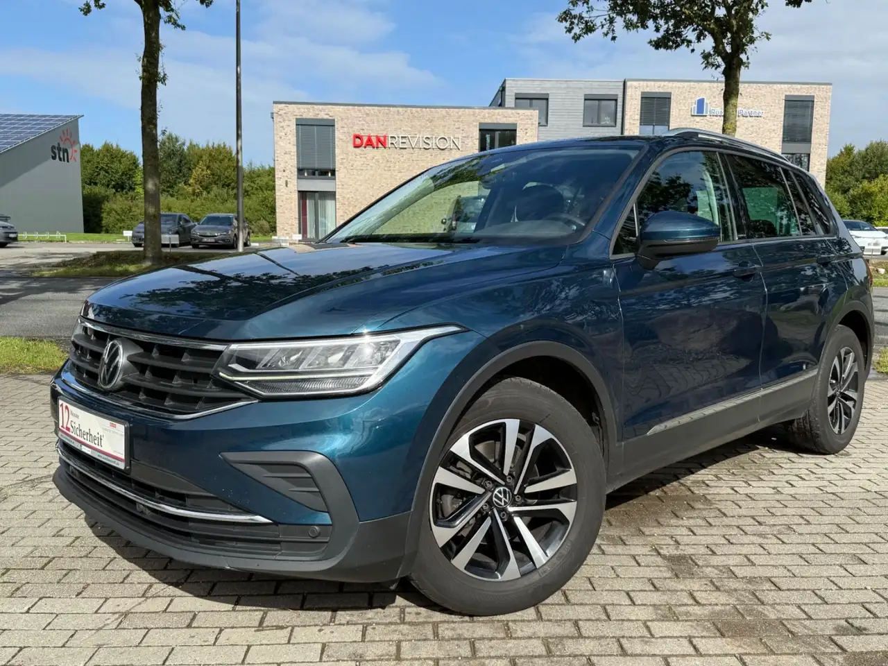 Volkswagen Tiguan 2.0 TDI United ACC LED Kamera Navi — photo 1 of 15