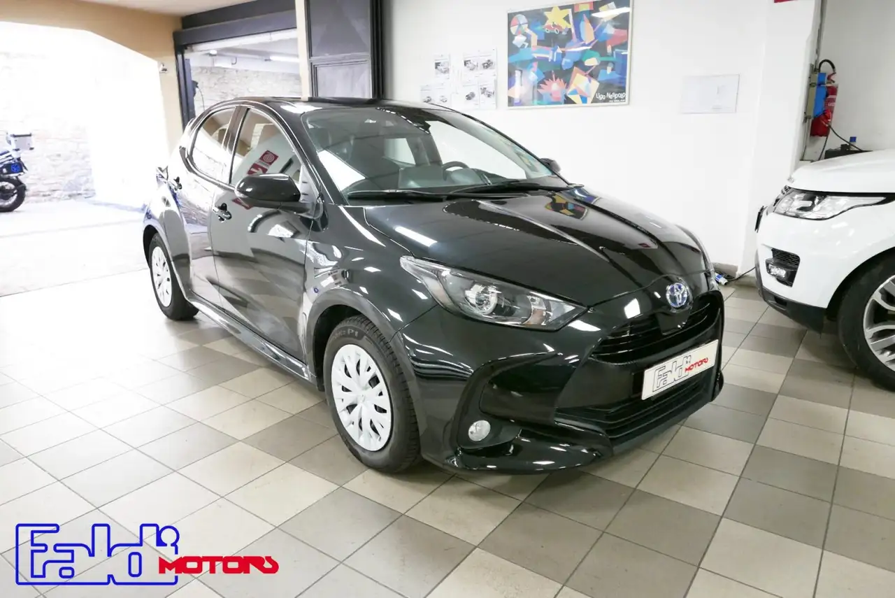 Toyota Yaris 1.5 Hybrid 5 porte Business — photo 1 of 10