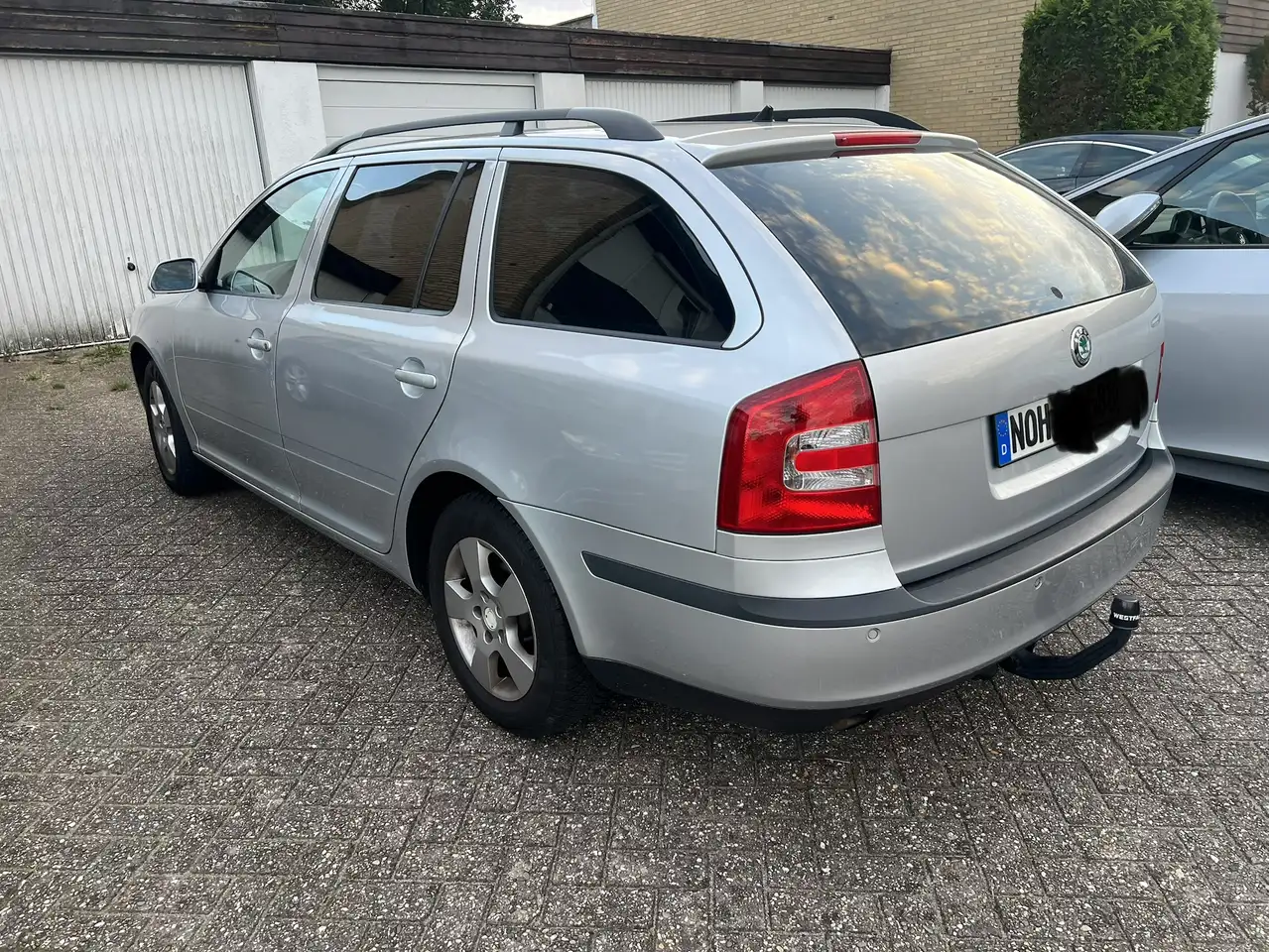Skoda Octavia Combi 1.6 SPORT EDITION — photo 1 of 11